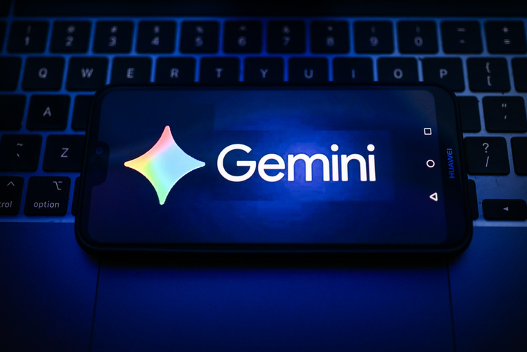 A mesterséges intelligencia rosszindulatú felhasználásaA Gemini szerint az AI azért jelenthet különösen nagy veszélyt, mert olyan feladatok elvégzését is jelentősen megkönnyítheti, amelyekhez eddig komoly szakértelem kellett