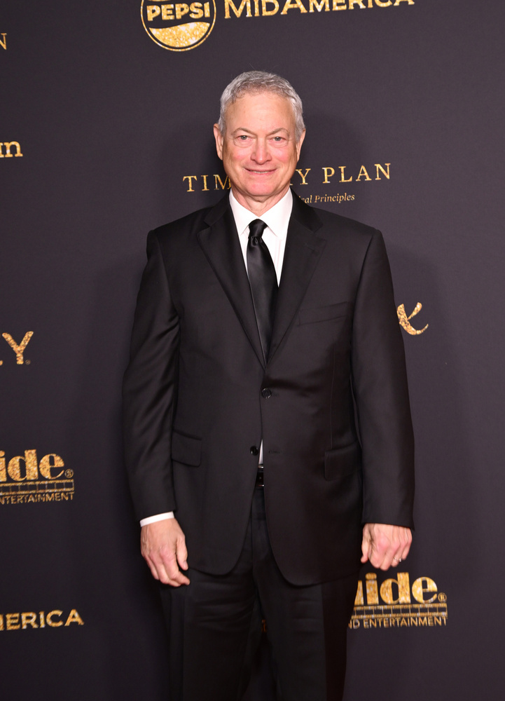 Gary SiniseGary Sinise, akit sokan a Forrest Gump hadnagyaként ismernek, évtizedek óta segíti a katonai veteránokat, a sebesült szolgálattevőket, a mentésben dolgozókat és családjaikat