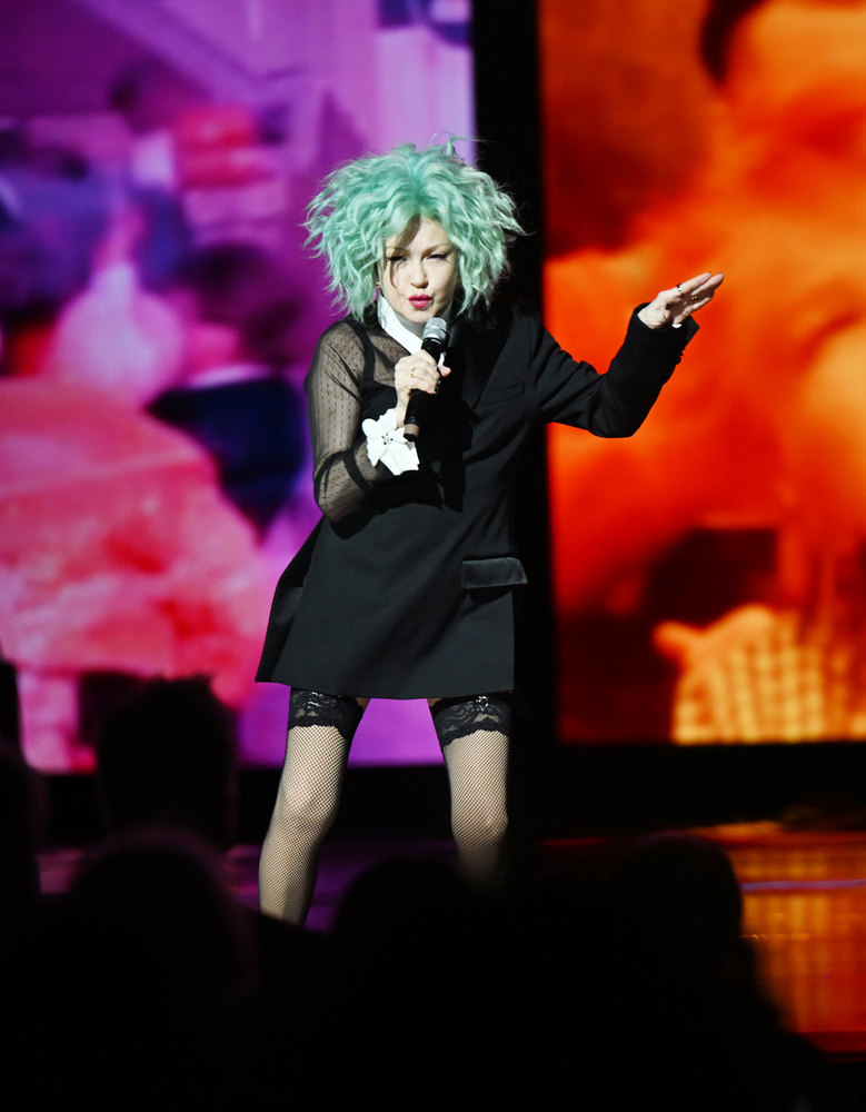 Cyndi LauperCyndi Lauper nemcsak a zenéjével, hanem társadalmi szerepvállalásával is igyekszik segíteni a rászorulókon