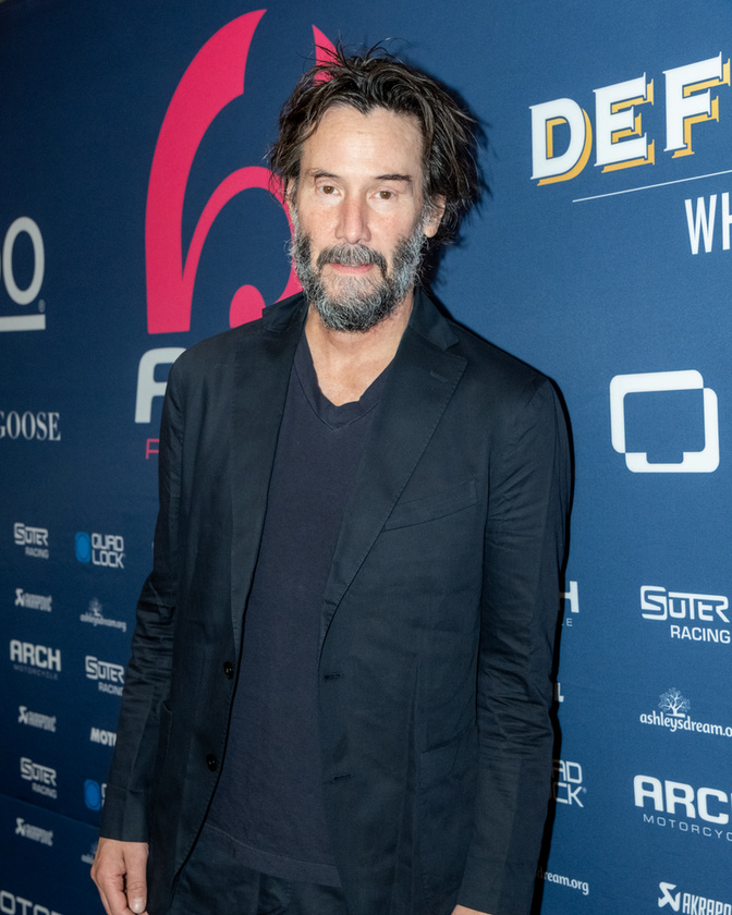 Keanu ReevesA színész egy 2009-ben adott interjújában árulta el, hogy létrehozott egy magán-jótékonysági alapítványt a gyermekkórházak és a rákkutatás támogatására