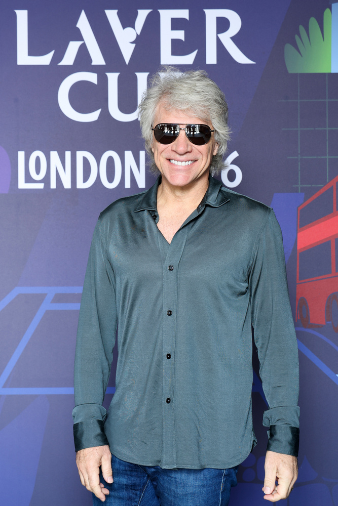 Jon Bon JoviJon Bon Jovi nemcsak a zenéjével, hanem jótékonysági munkájával is sok ember életére van hatással: feleségével, Dorothea Hurleyvel 2011-ben nyitották meg az első JBJ Soul Kitchen közösségi éttermet New Jersey-ben