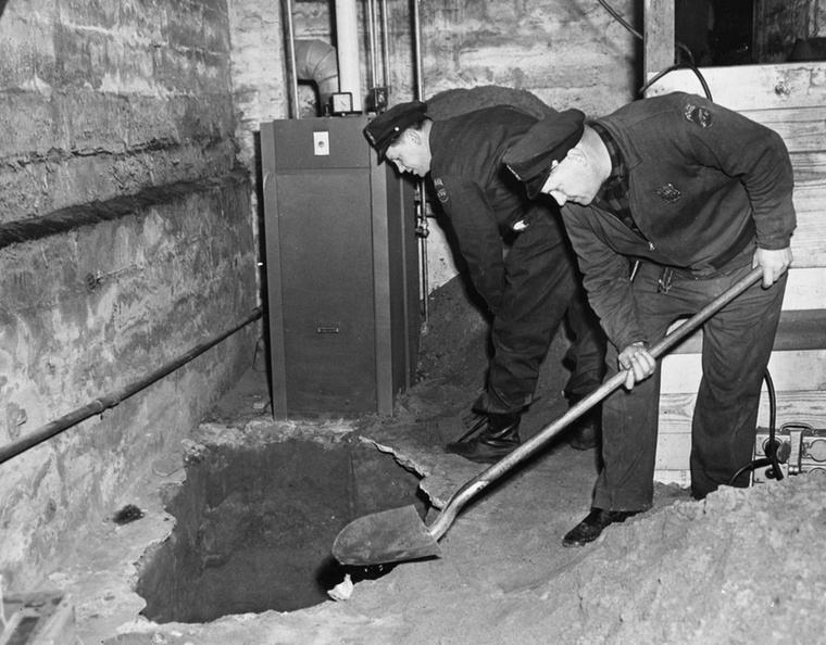 Egy gyilkosság helyszíneMartha Beck és Raymond Fernandez (ismert nevükön a „Magányos Szívek Gyilkosai” vagy Lonely Hearts Killers) egy hírhedt amerikai sorozatgyilkos pár volt, akik az 1940-es évek végén társkereső hirdetéseken keresztül kerestek magányos, vagyonos nőket, hogy kicsalják a pénzüket, majd meggyilkolják őket