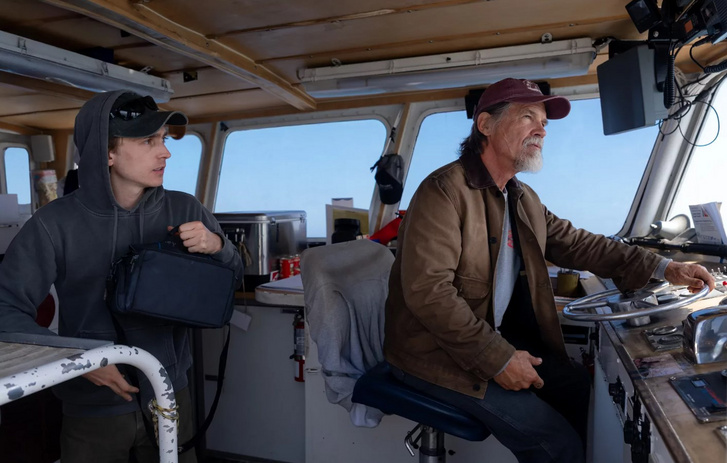 Jay (Austin Abrams) és Mitt (Josh Brolin)