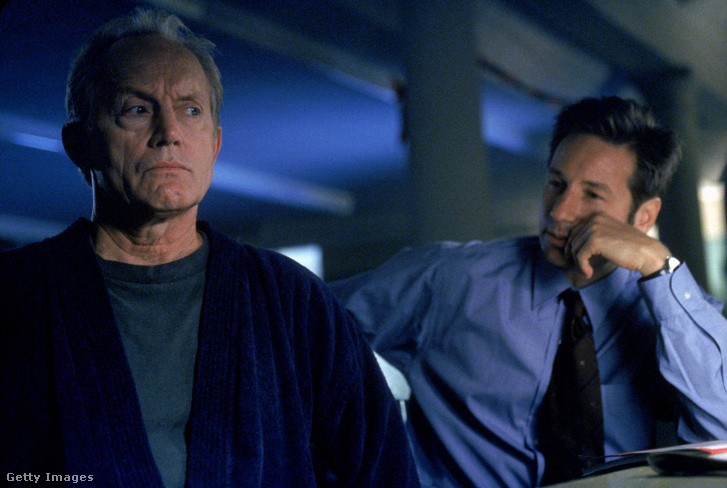 Lance Henriksen és David Duchovny