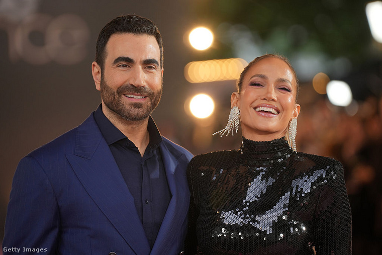 Brett Goldstein és Jennifer Lopez. (Fotó: Getty Images)