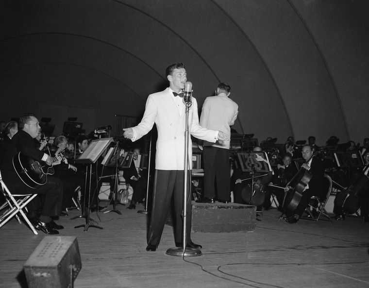 Frank SinatraFrank Sinatra 1967-ben építtette meg álmai rejtekhelyét, a Villa Maggiót, amelyet az Innen az örökkévalóságig című filmben játszott karakteréről nevezett el