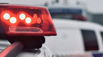 Előzni akart, kivágódott a szirénázó rendőrautó elé