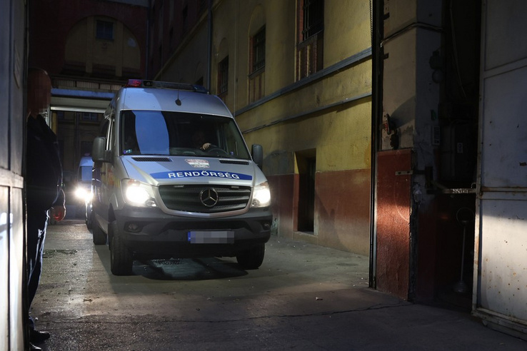 Itt az első fotó Matolcsy Györgyről, miután előzetesbe rakta a bíróság