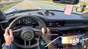 Ahogy a 911 Turbo S gyorsul, az maga a színtiszta őrület
