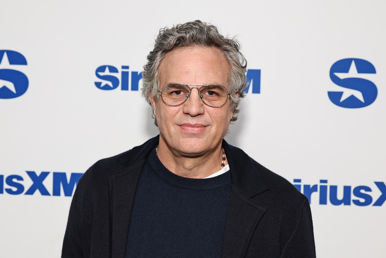Mark Ruffalo teljesen megsüketült a bal füléreMark Ruffalónál évekkel ezelőtt jóindulatú agydaganatot fedeztek fel, amelyet műtéttel távolítottak el