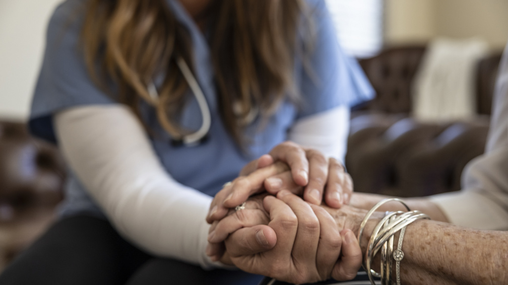 Egy hospice-nővér elárulta, ez a különös jel hetekkel a halál előtt megjelenhet