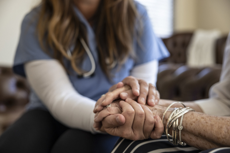 Egy hospice-nővér elárulta, ez a különös jel hetekkel a halál előtt megjelenhet