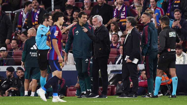 A vén zsivány fejtágítót tartott taktikából Hansi Flicknek az el Clásicón