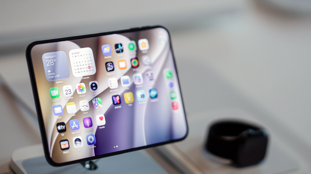 Egy férfi 10 ezerszer hajtotta össze az iPhone Duót: így bírta a strapát a készülék