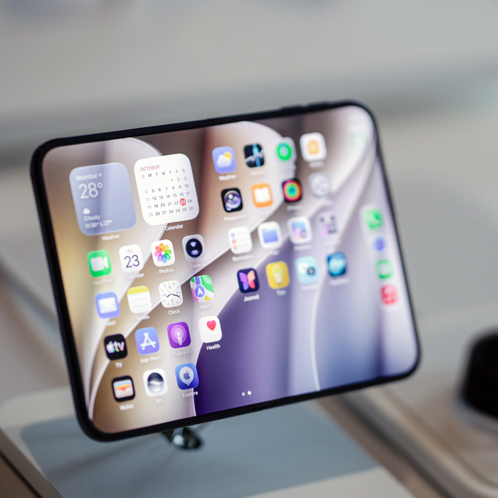 Egy férfi 10 ezerszer hajtotta össze az iPhone Duót: így bírta a strapát a készülék