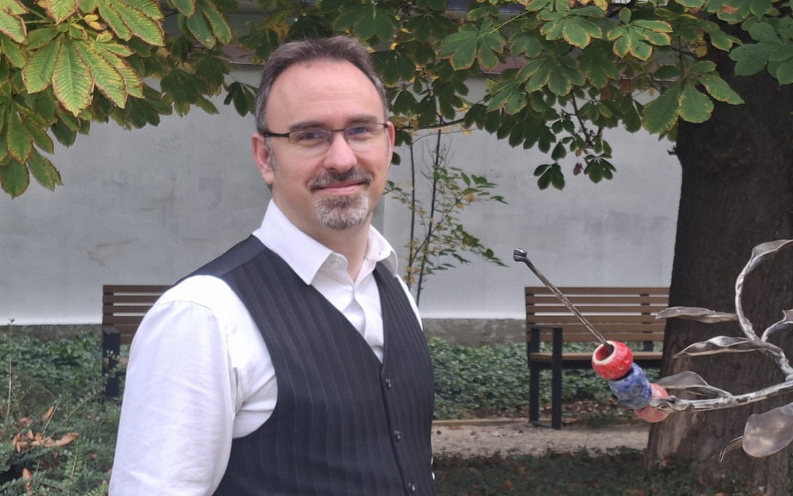 Dr. Csanádi Viktor Holló