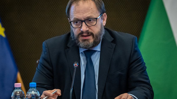 Dupla családi pótlék, 120 ezres nyugdíj, adócsökkentés: már a parlament előtt a jövő évi adótörvények
