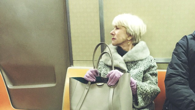 Tudja mi a sikkes? Helen Mirren a metrón!