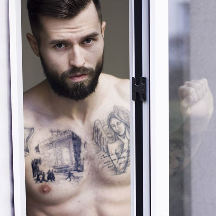 Ilyen a pécsi Bartendaz-guru, amikor modellkedik