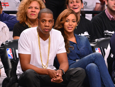 Jay-Z-nek van egy telefonszáma, amin csak Rihanna hívja
