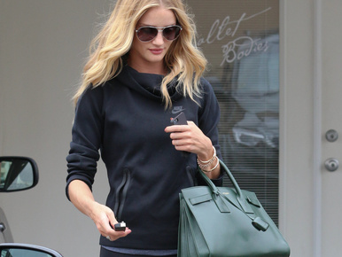 Rosie Huntington-Whiteley teljesen meztelenre vetkőzött