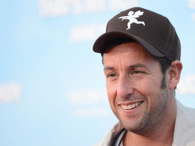 Adam Sandler új filmje annyira primitív, hogy bojkottálják a statiszták