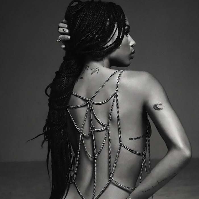 Zoe Kravitz megmutatta melleit