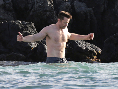 Hugh Jackman lassan igazi szuperhős lesz, most éppen 450 kilóval edz