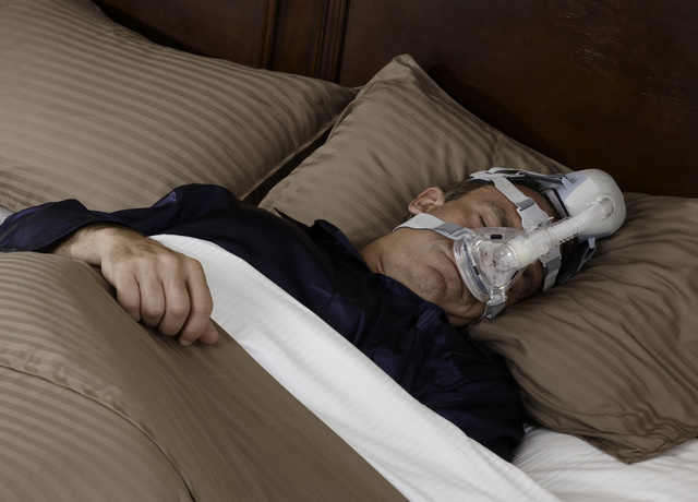 Ilyen is lehet egy alvási légzéskimaradást megszüntető készülék, más néven CPAP. Az itthon kapható modellek 250 ezer forintról indulnak
