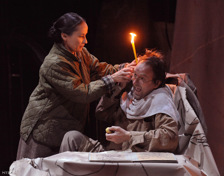 Ráckevei Anna és Cserhalmi György a Mesés férfiak szárnyakkal című színművének próbáján 2010. november 24-én a debreceni Csokonai Színházban. A darabot november 26-án mutatták be Vidnyánszky Attila rendezésében.