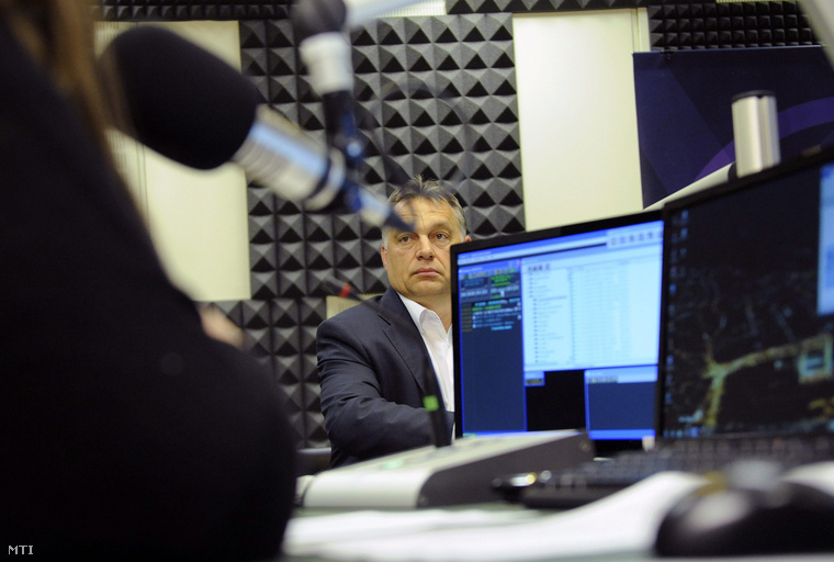 Orbán Viktor a Magyar Rádió stúdiójában 2015. június 5-én.