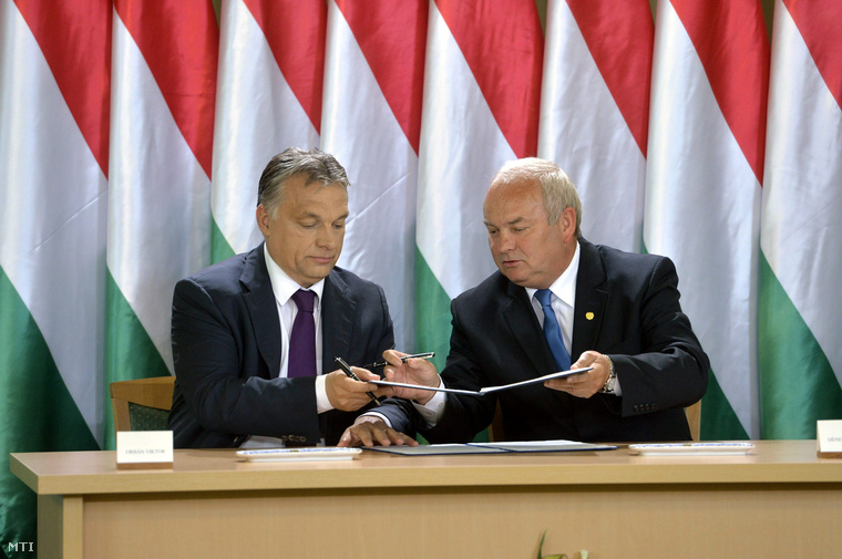 Orbán Viktor és Dénes Sándor, Nagykanizsa polgármestere a Modern Városok Program keretében együttműködési megállapodást ír alá Nagykanizsán.
