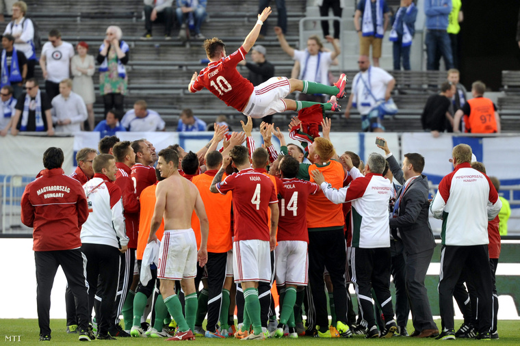 Ünneplés a finn-magyar meccs után Helsinkiben az olimpiai stadionban 2015. június 13-án. (Finnország-Magyarország 0-1.)