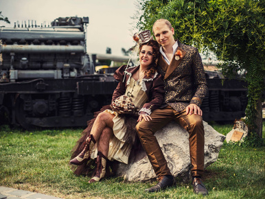 Annamáriának és Balázsnak iszonyú menő steampunk esküvője volt!