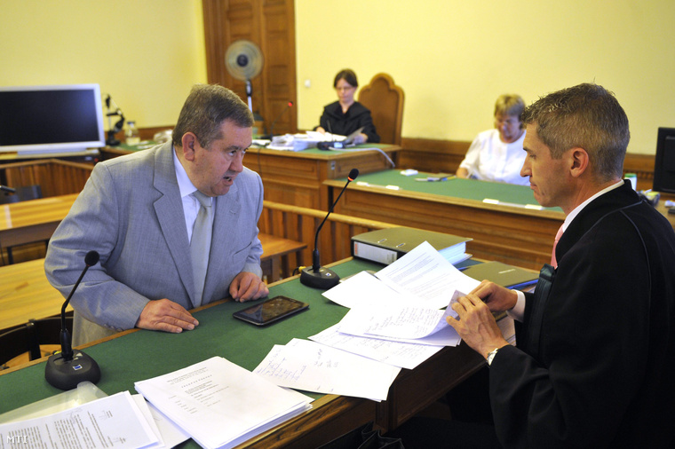 Kiss Ernő és üdvédje, Molnár Csaba a Fővárosi Törvényszék tárgyalótermében, 2015. július 10-én.