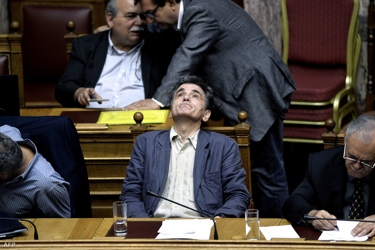 Efklídisz Cakalótosz görög pénzügyminiszter a parlament athéni üléstermében.