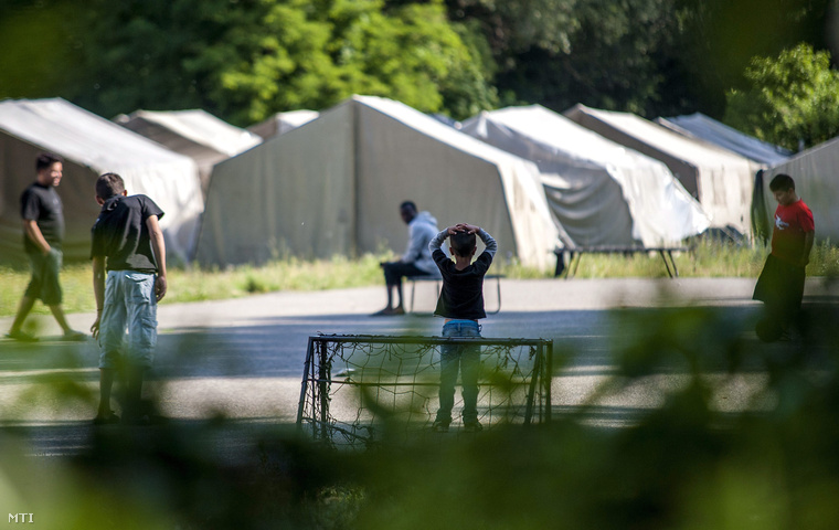 A vámosszabadi menekülttábor 2015. június 30-án.