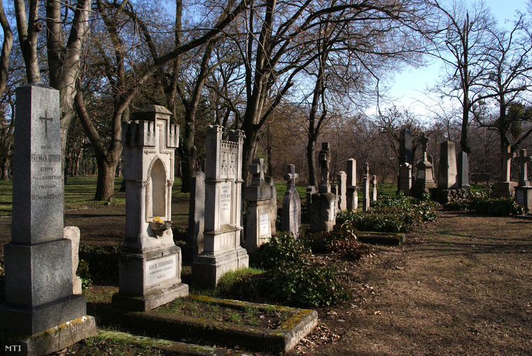 Az 1848-49-es szabadságharcban részt vett egykori honvédek sírjai a Fiumei úti sírkertben