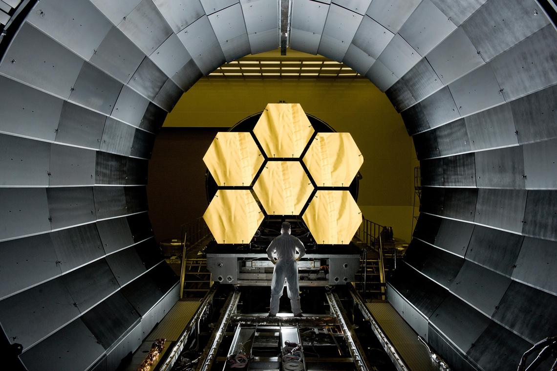 A James Webb Űrteleszkóp a földi szerelőcsarnokban