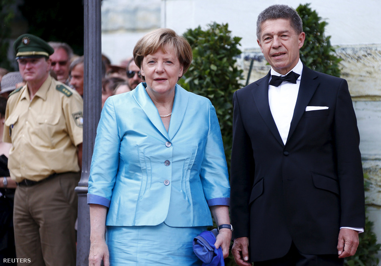 Merkel és férje a nyitóünnepség előtt.