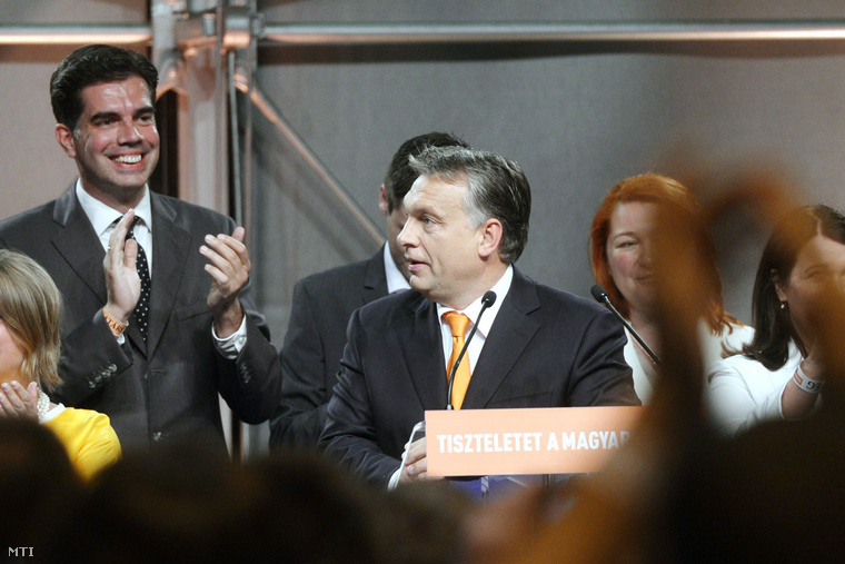 Gyürk András megválasztott EP-képviselő és Orbán Viktor a Fidesz eredményváróján az európai parlamenti választások napján.