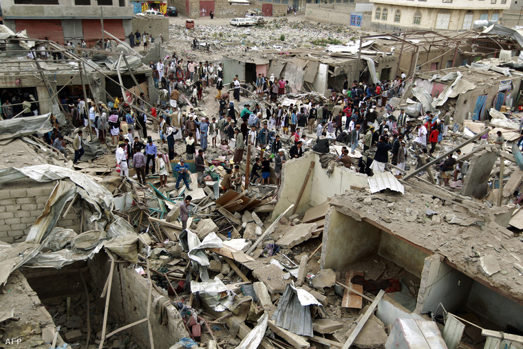 Szaudi légicsapás romjai egy jemeni piacon (július 20.)