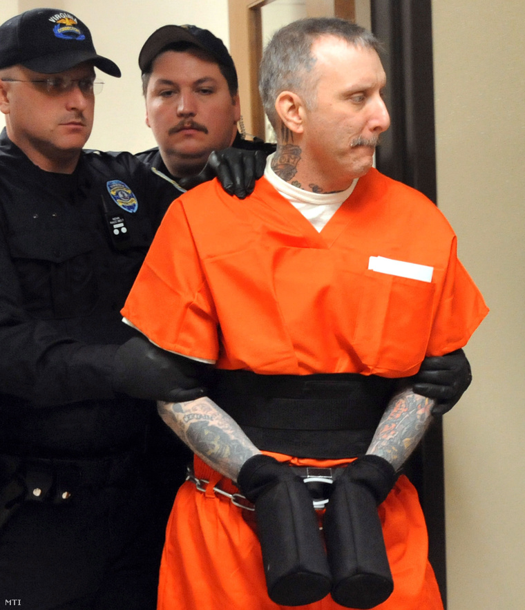 Robert Gleason a Virginia állambeli Wise-ben érkezik a tárgyalóterembe, 2012. január 25-én. Gleasont 2013. január 16-án kivégezték.