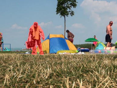 A hülye is tud táskát lopni a Balatonnál
