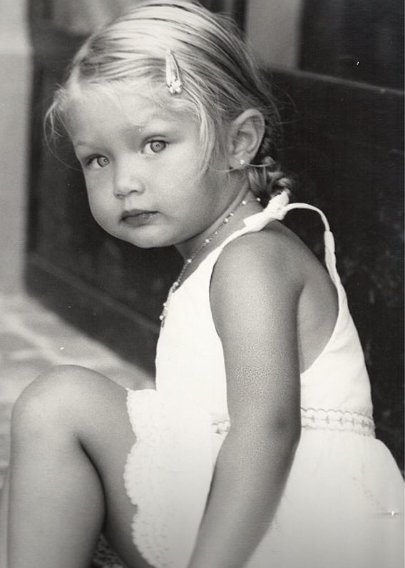 Tehát a kis Gigi (akinek az eredeti neve Jelena Noura Hadid) egy dúsgazdag vállalkozó és egy gyönyörű modell gyereke