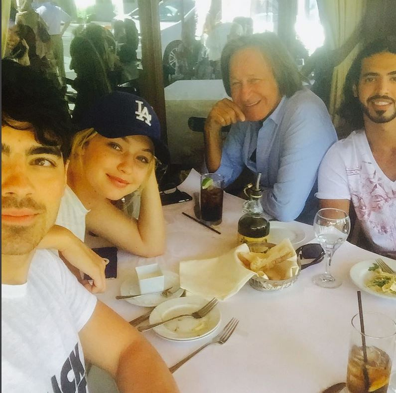 Mohamed Hadid nagyon jó kapcsolatot ápol mindhárom gyerekével, rengeteg közös képet tesznek ki az instáikra