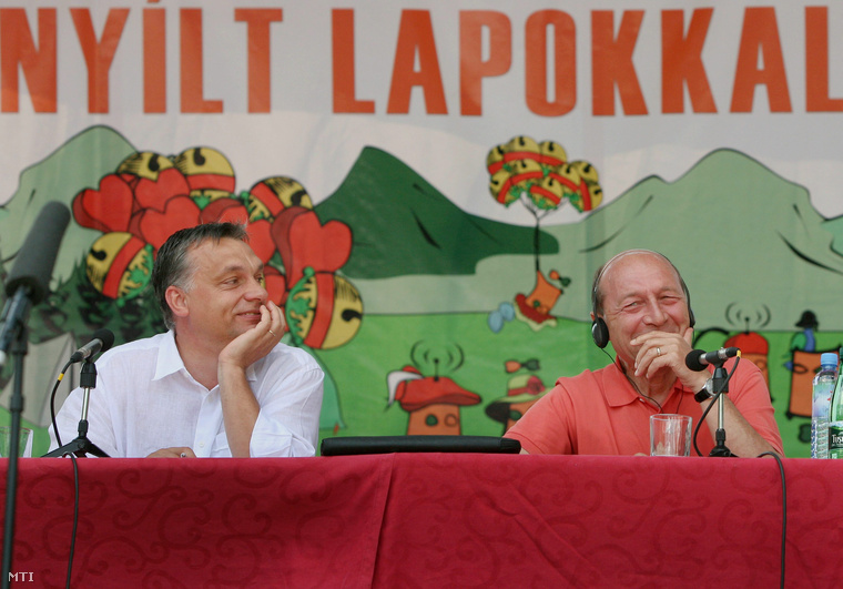 Orbán Viktor miniszterelnök és Traian Basescu román államfő előadást tart a 21. Bálványosi Szabadegyetem és Diáktábor pódiumán a romániai Tusnádfürdőn, 2010. július 24-én.
