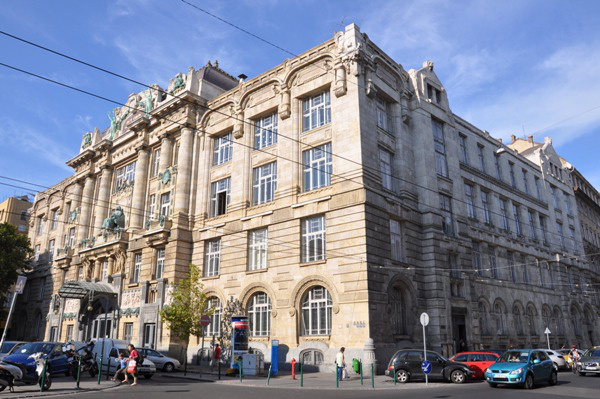 W52 évnyitóA Liszt téri épületben is megkezdődtek már a munkák. Erről is hamarosan beszámolunk.