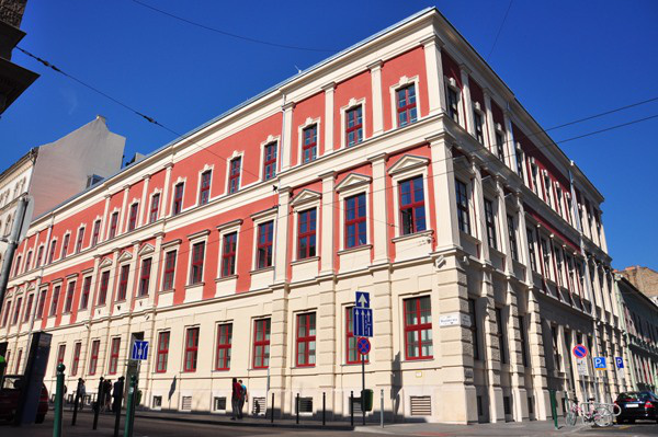 W52 megnyitó