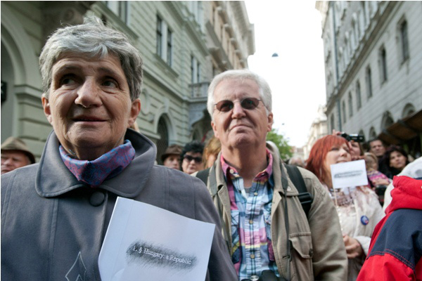 Demonstráció Új Színház új vezetőinek kinevezése ellen
